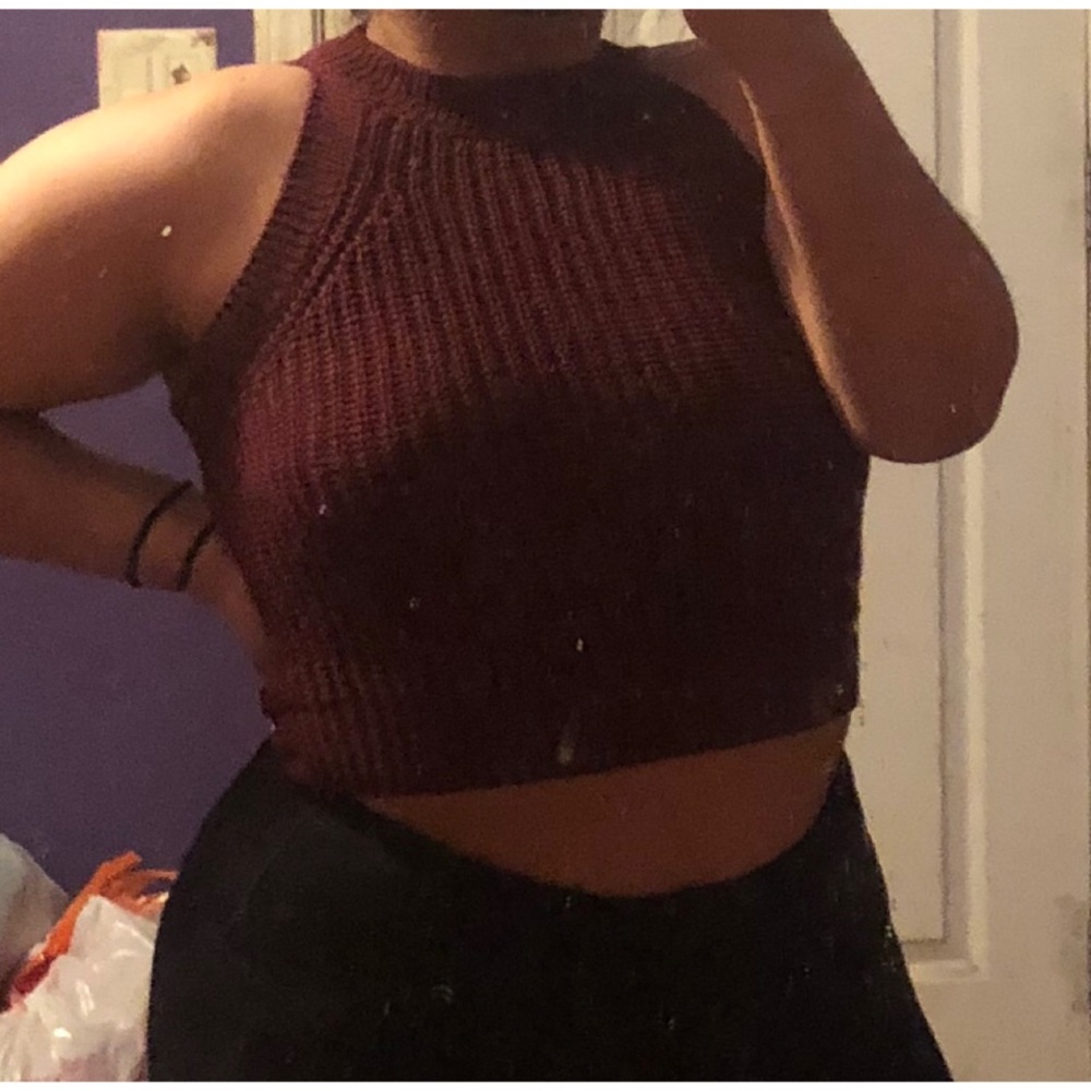 Burgundy knit crop top🥀🧣